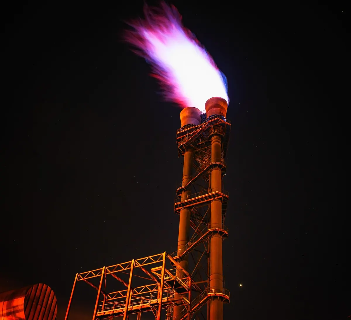 How to Size a Flare Stack: A Step-by-Step Guide for Oil and Gas Engineers